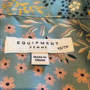 EQUIPMENT femme Mini Floral Signature Shirt Top in Blue Fume Size XS